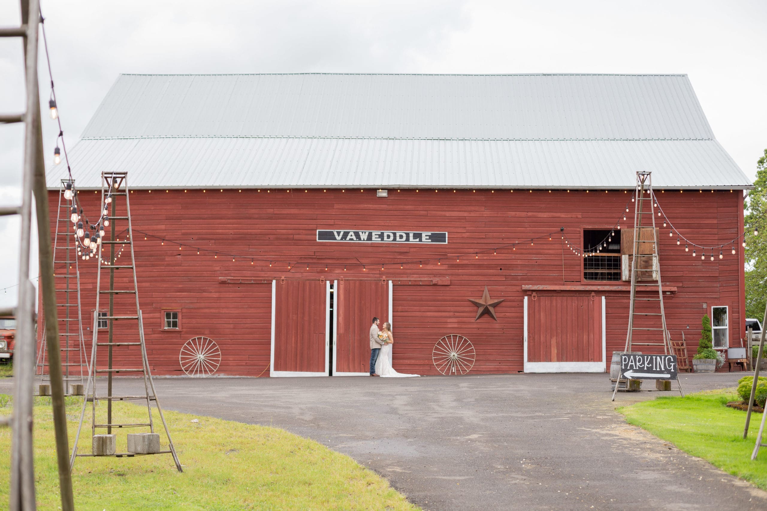 oregon barn wedding