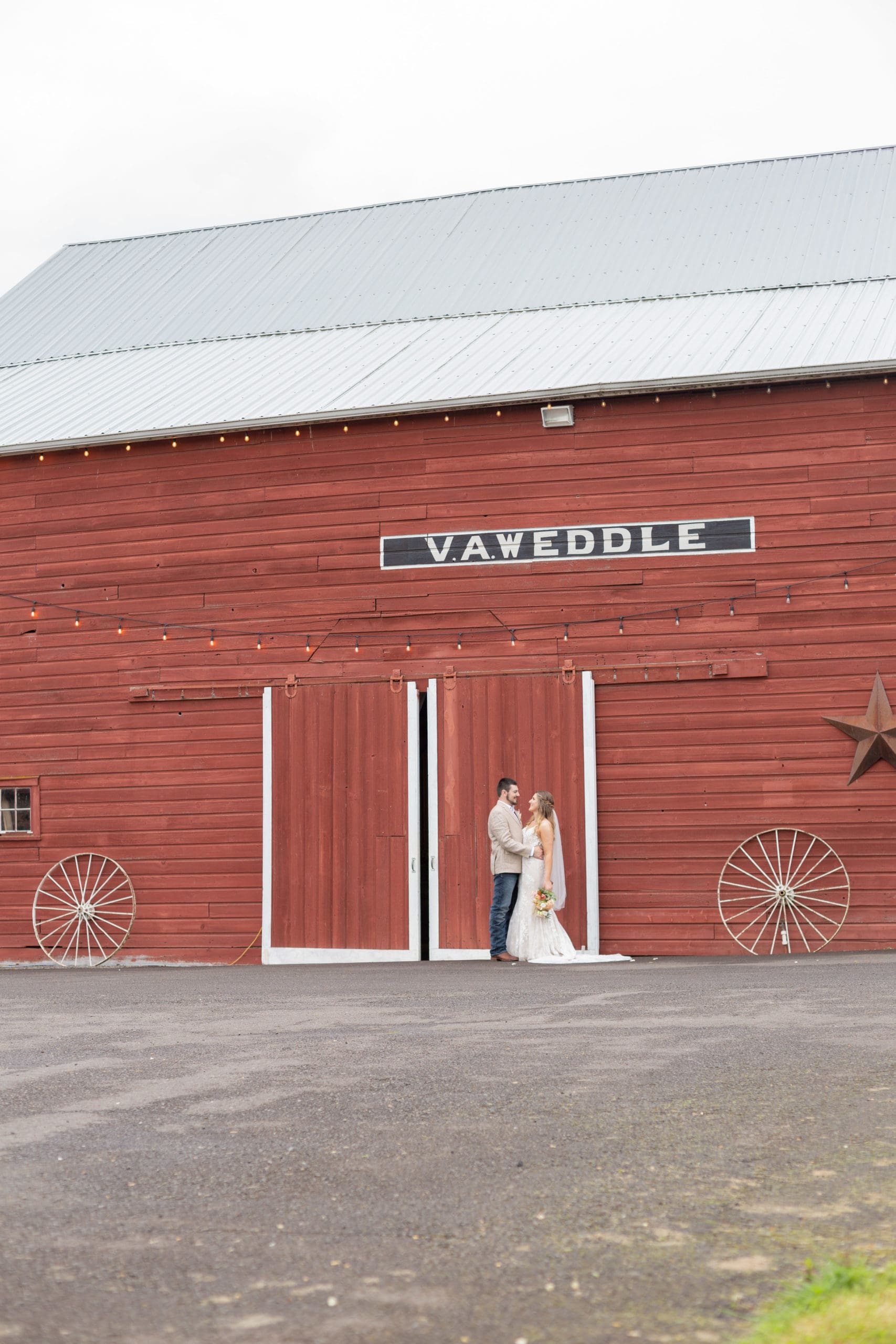 oregon barn wedding