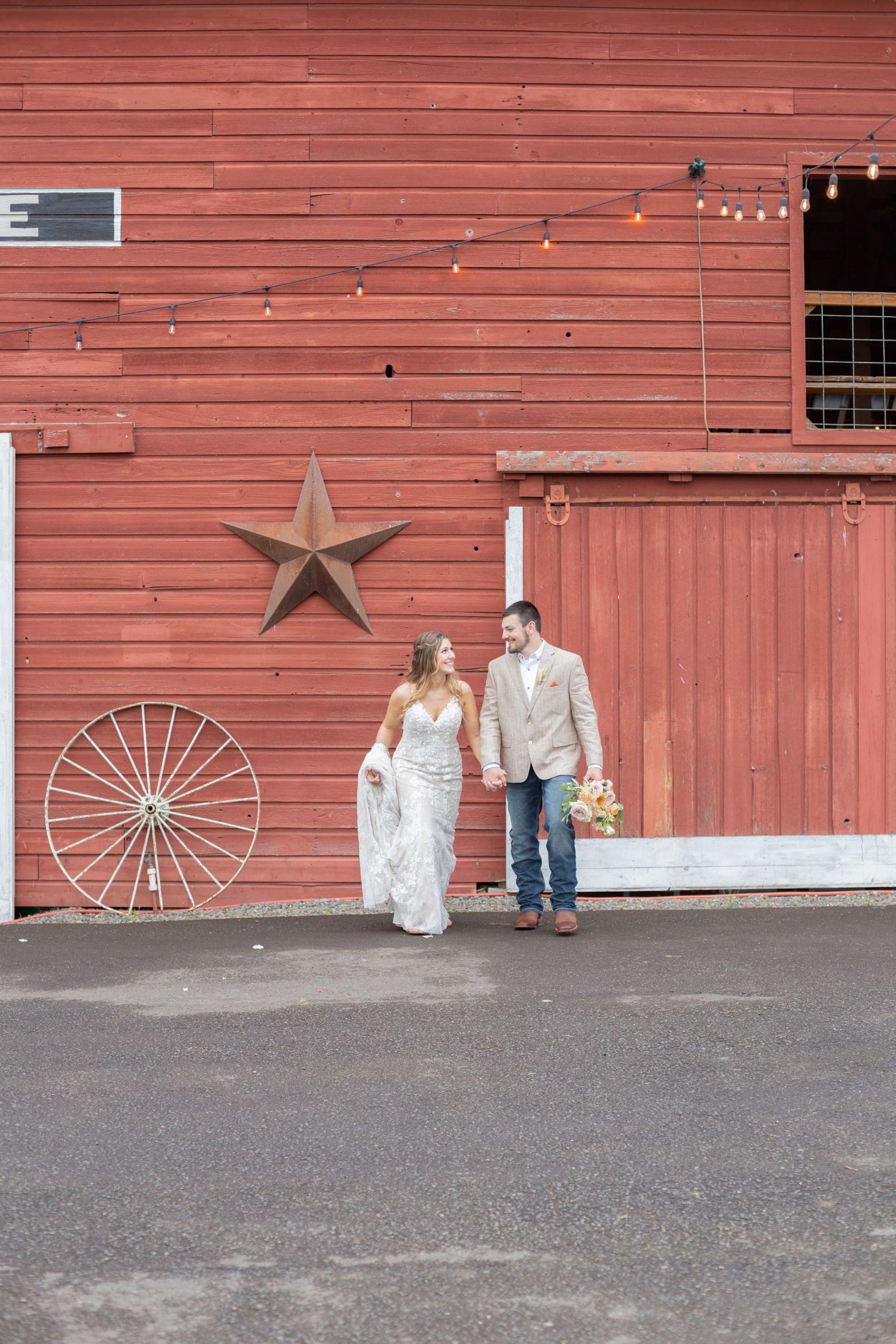 oregon barn wedding