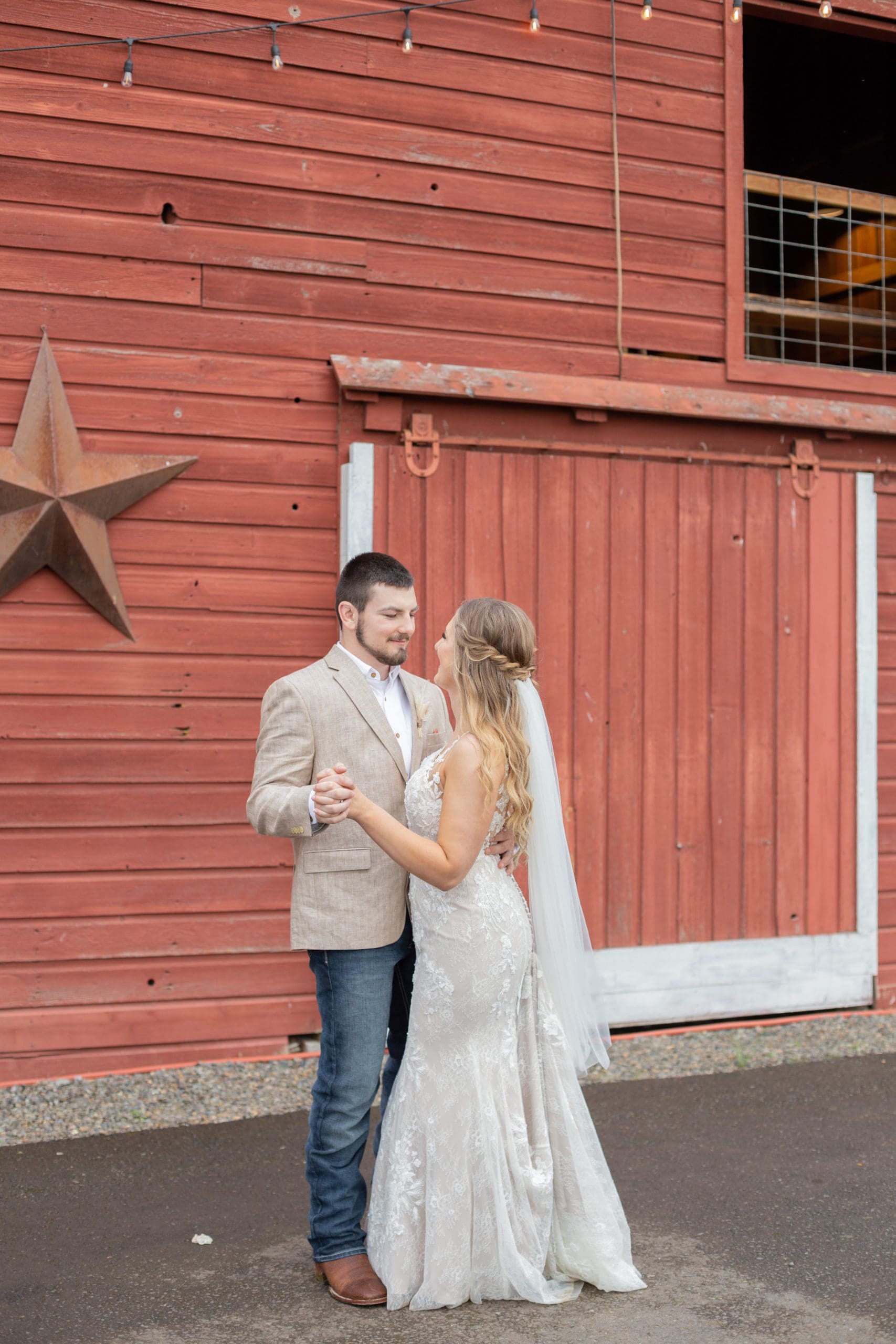 oregon barn wedding