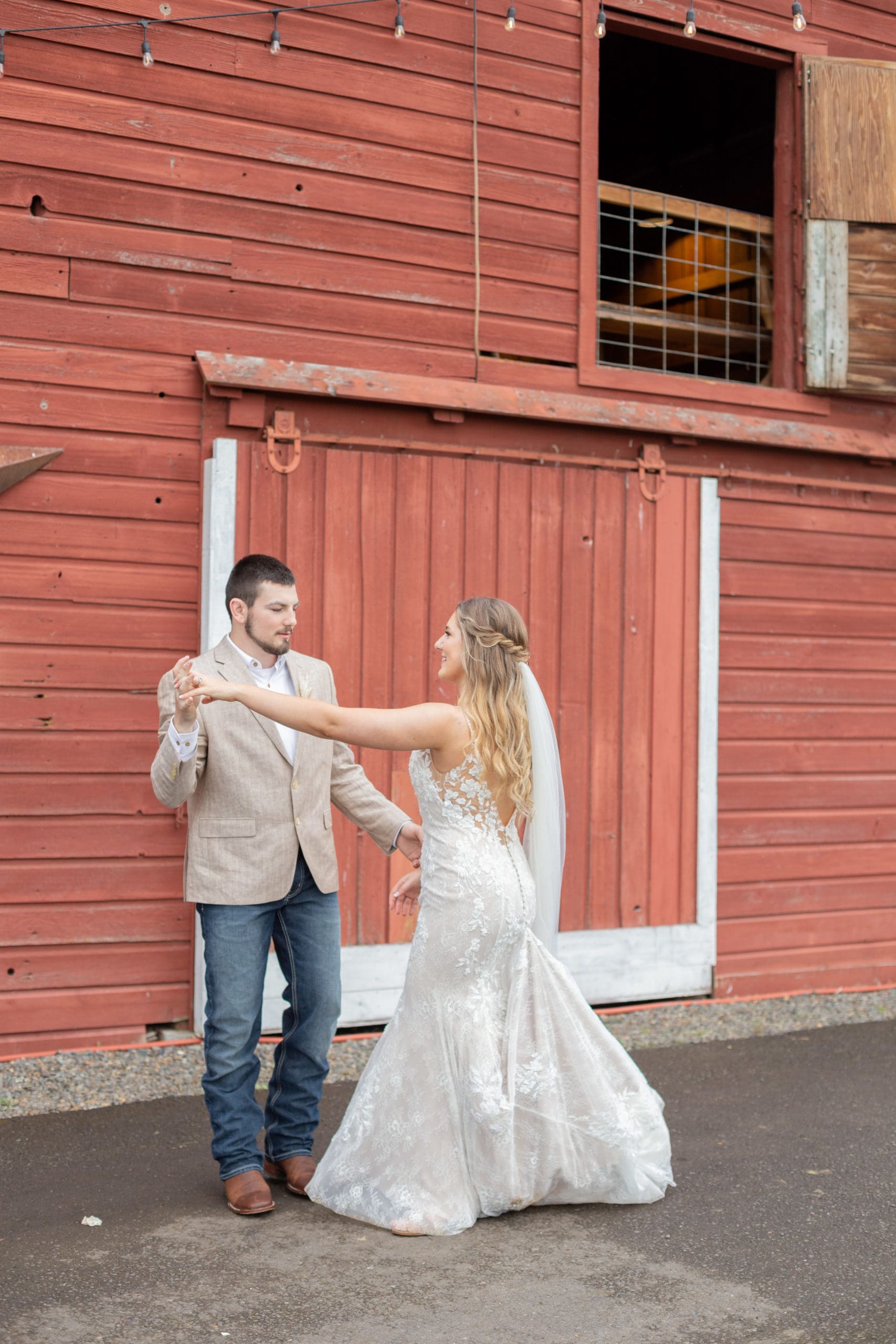 oregon barn wedding