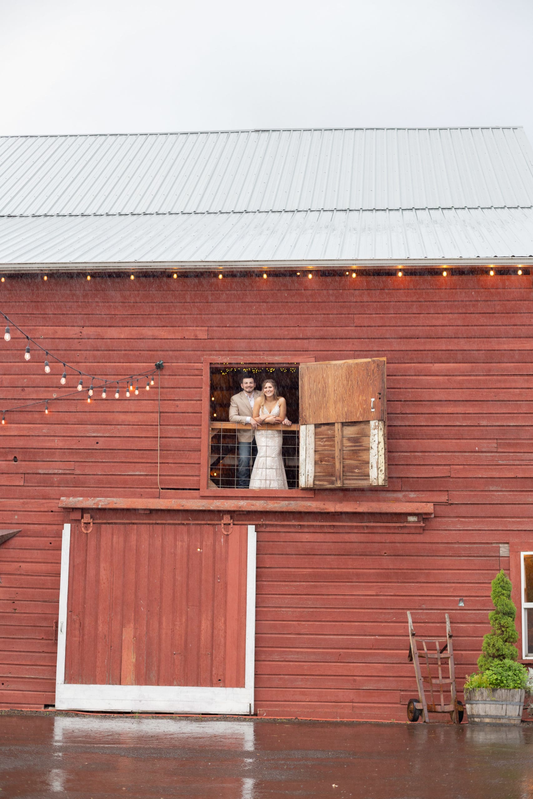 oregon barn wedding