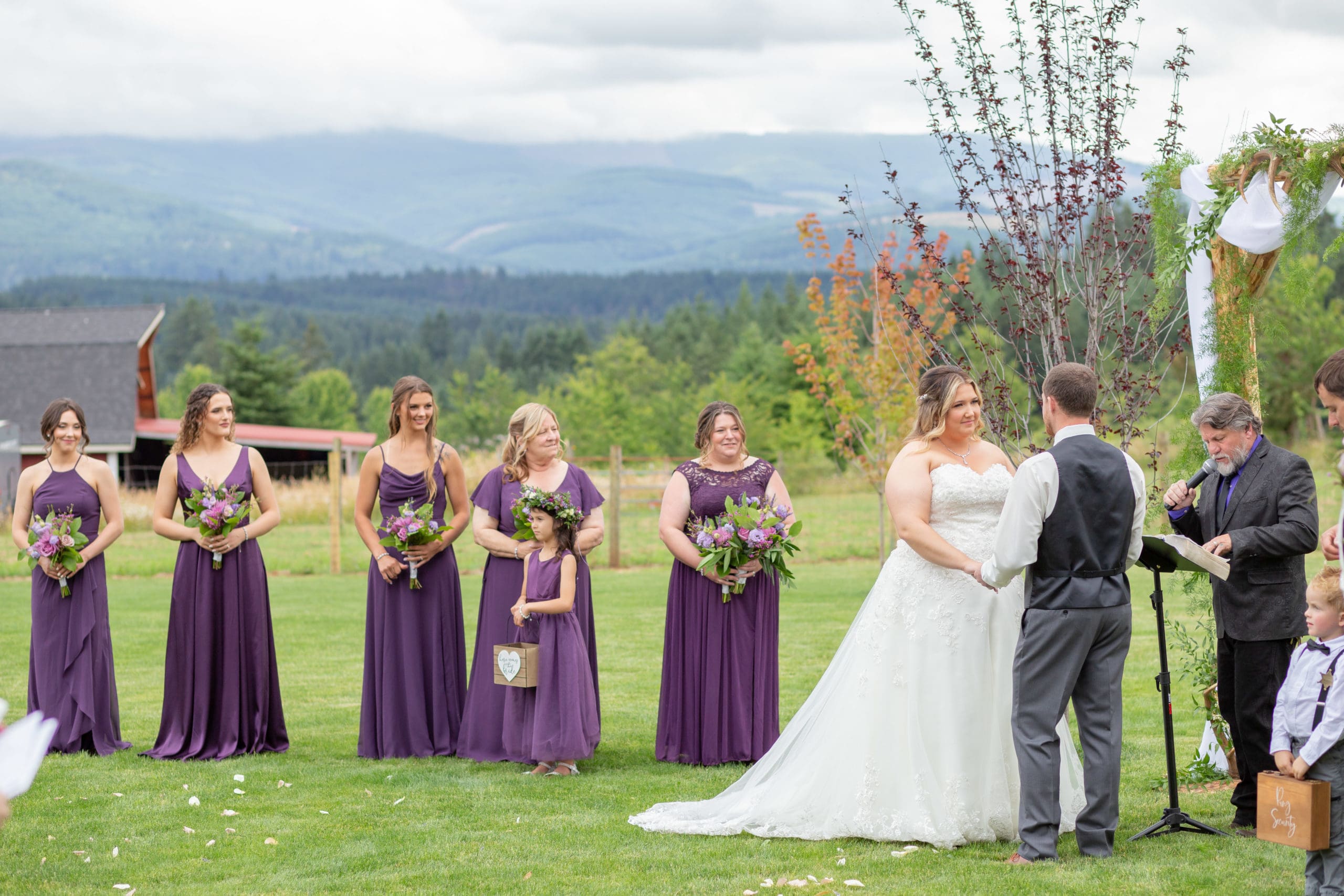 oregon forest wedding ceremony