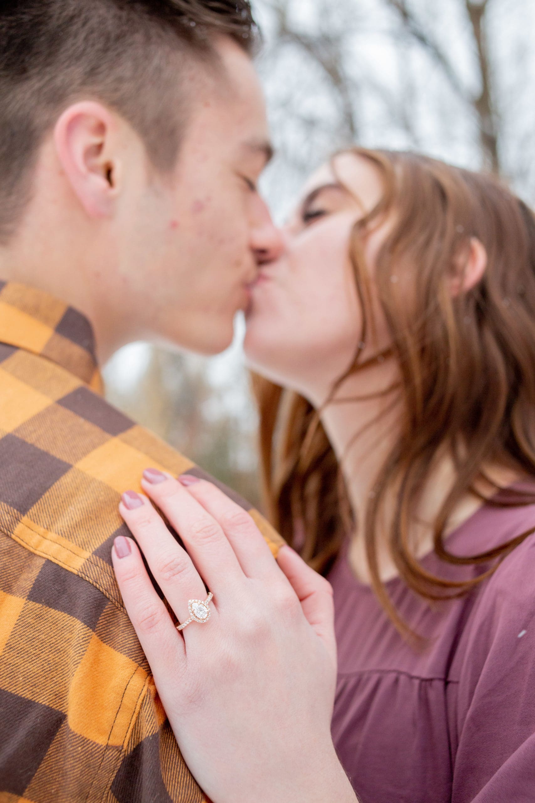 snowy-engagement-photographer