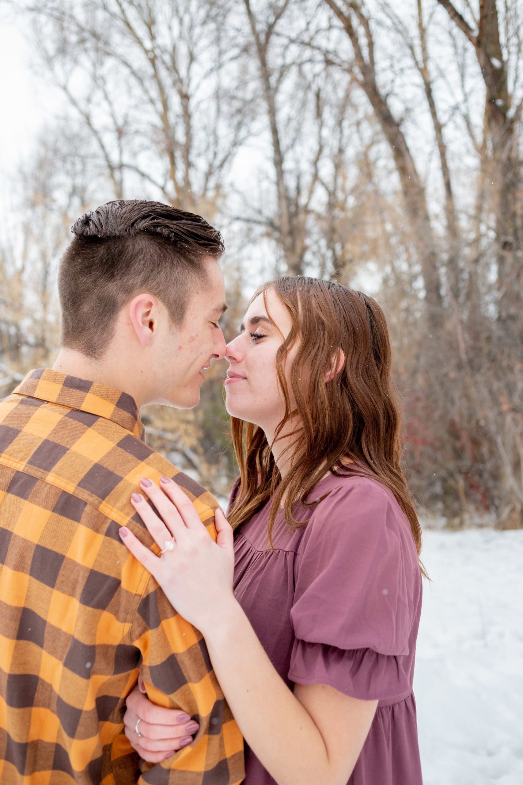 snowy-engagement-session