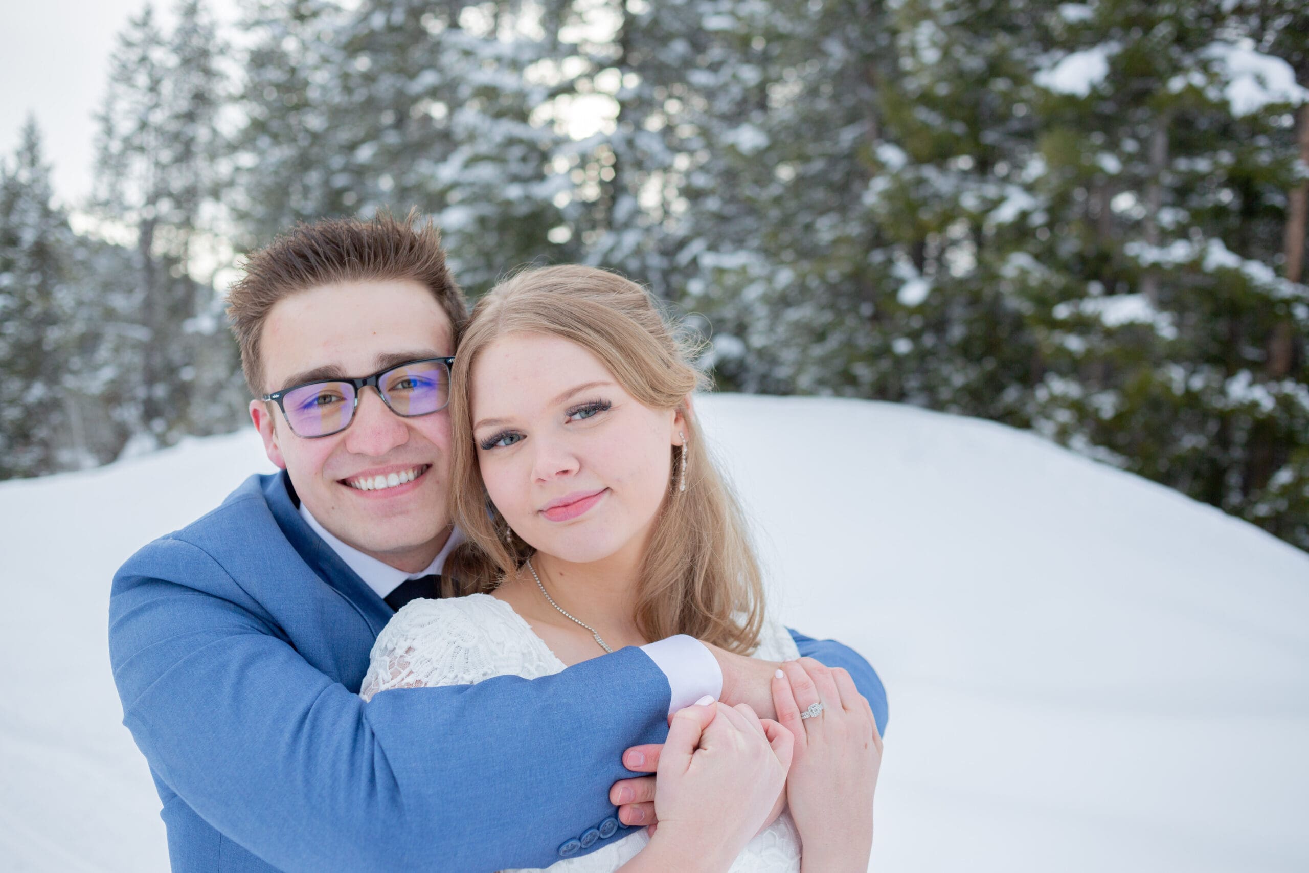 sarah-tapp-snowy-couple