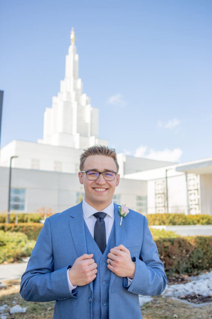 temple-wedding-groom