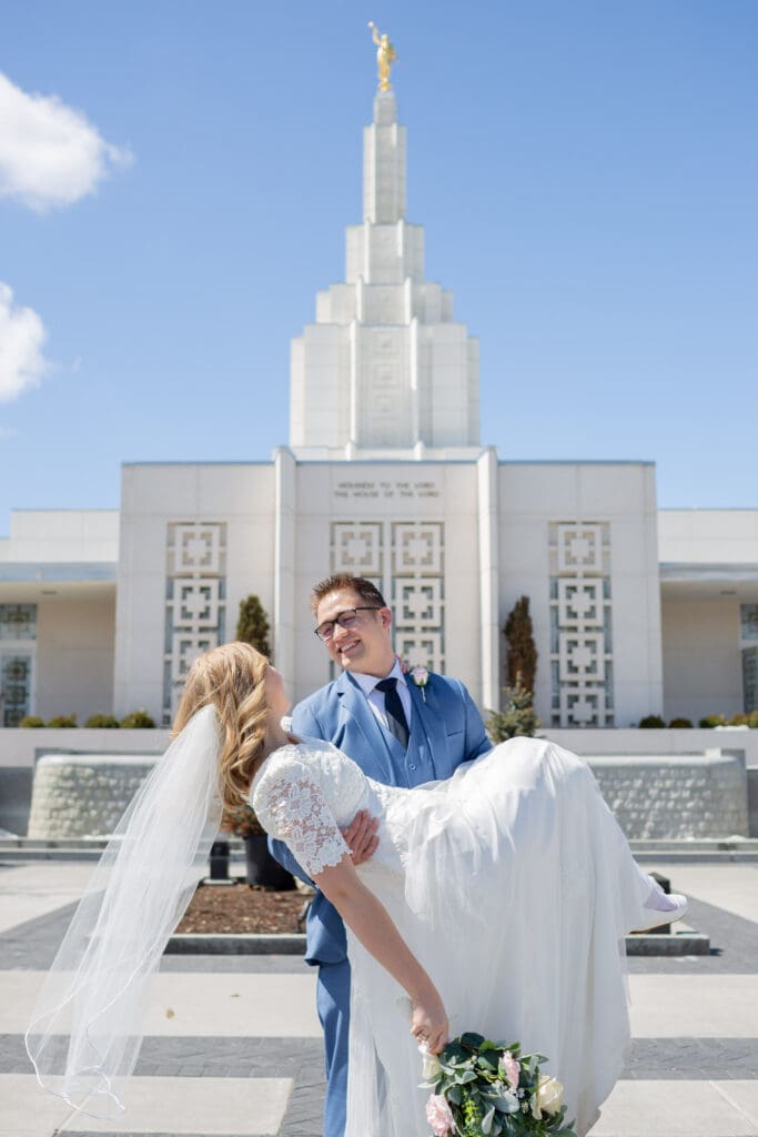 idaho-falls-temple-couple