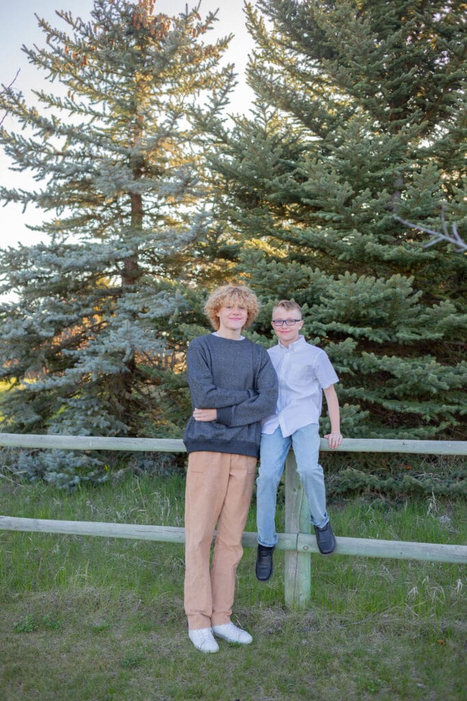idaho-spring-family-session-brothers