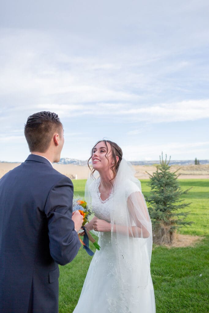 bride-and-groom-first-look