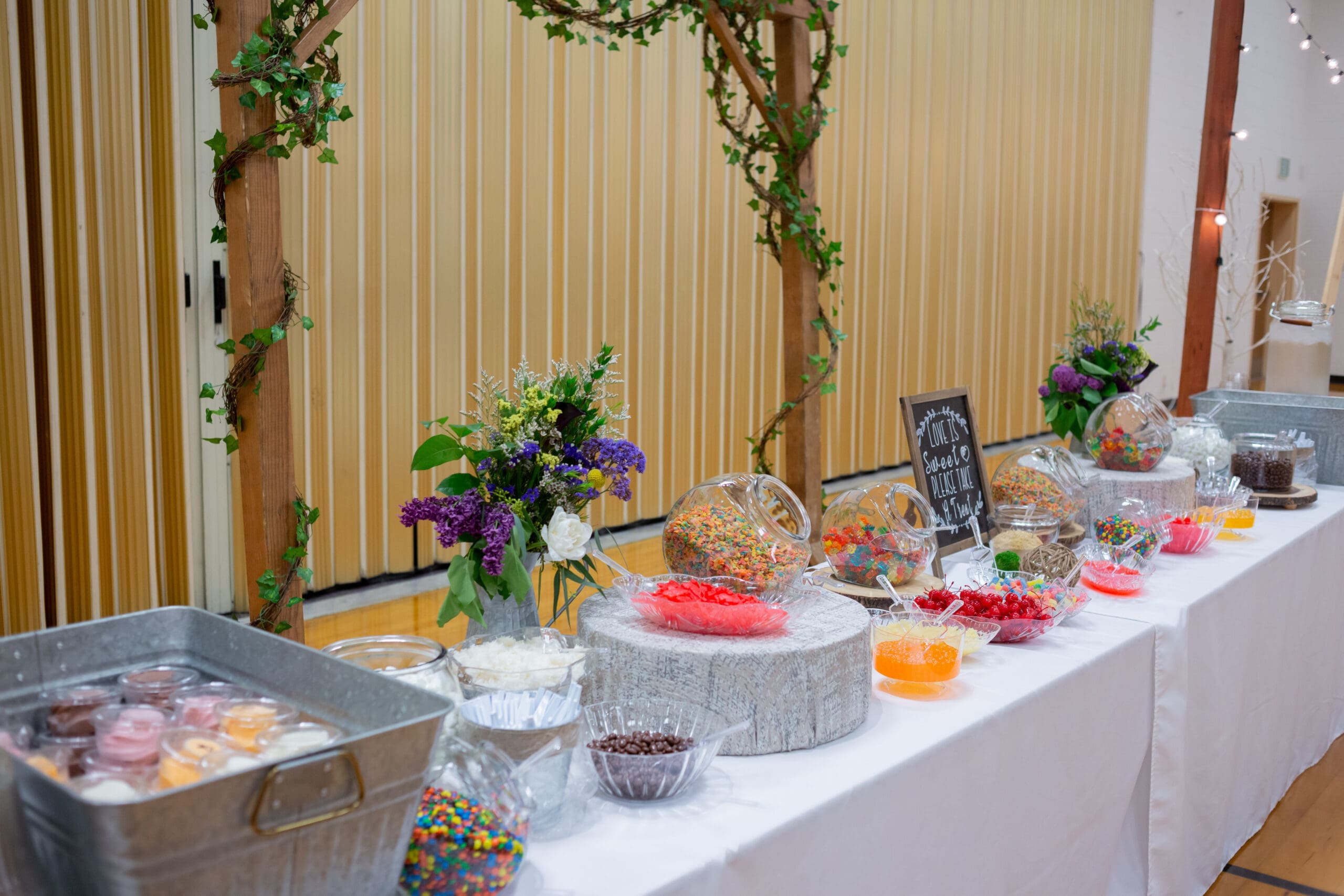ice-cream-sundae-bar-at-a-wedding