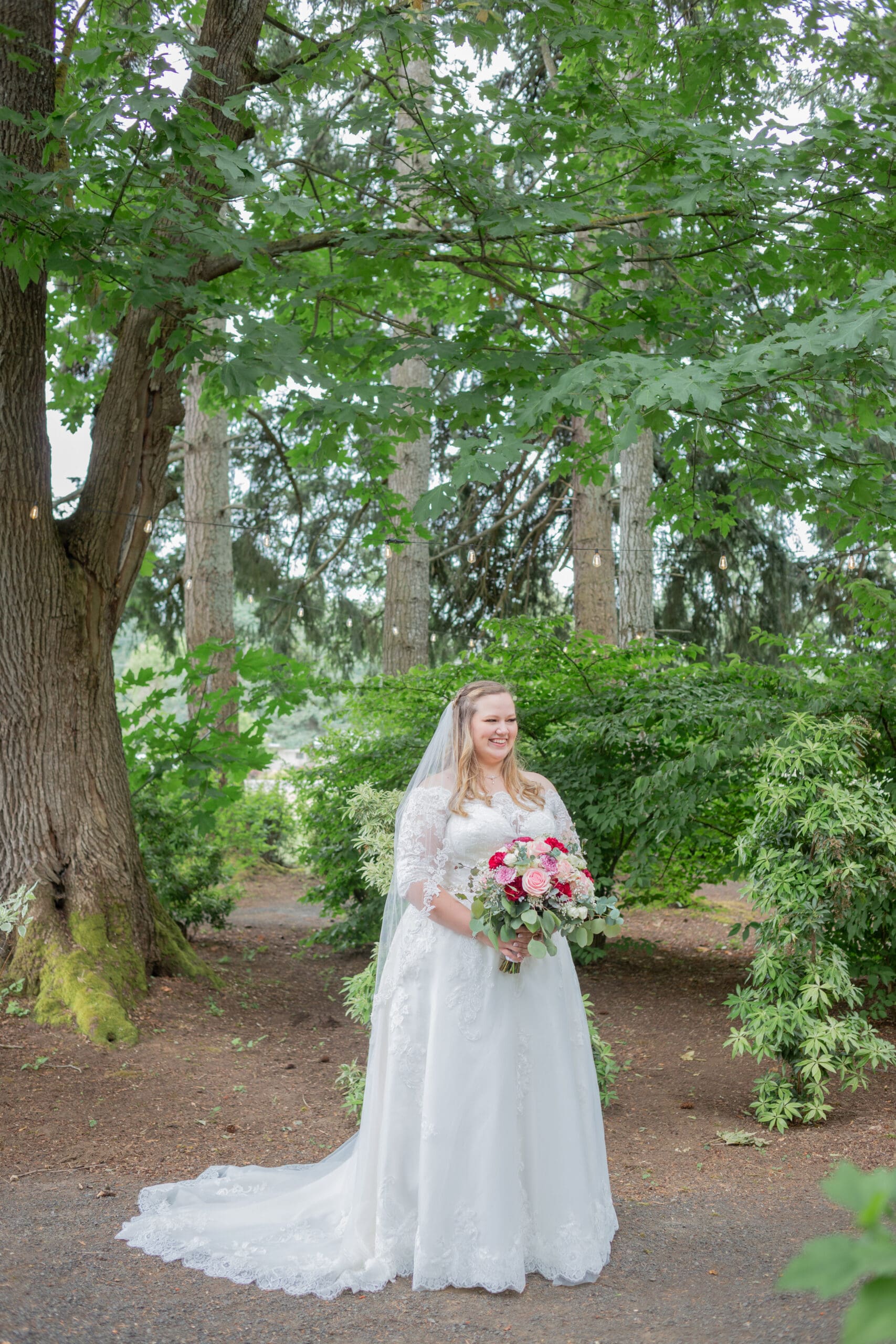 rustic-outdoor-oregon-wedding-bride
