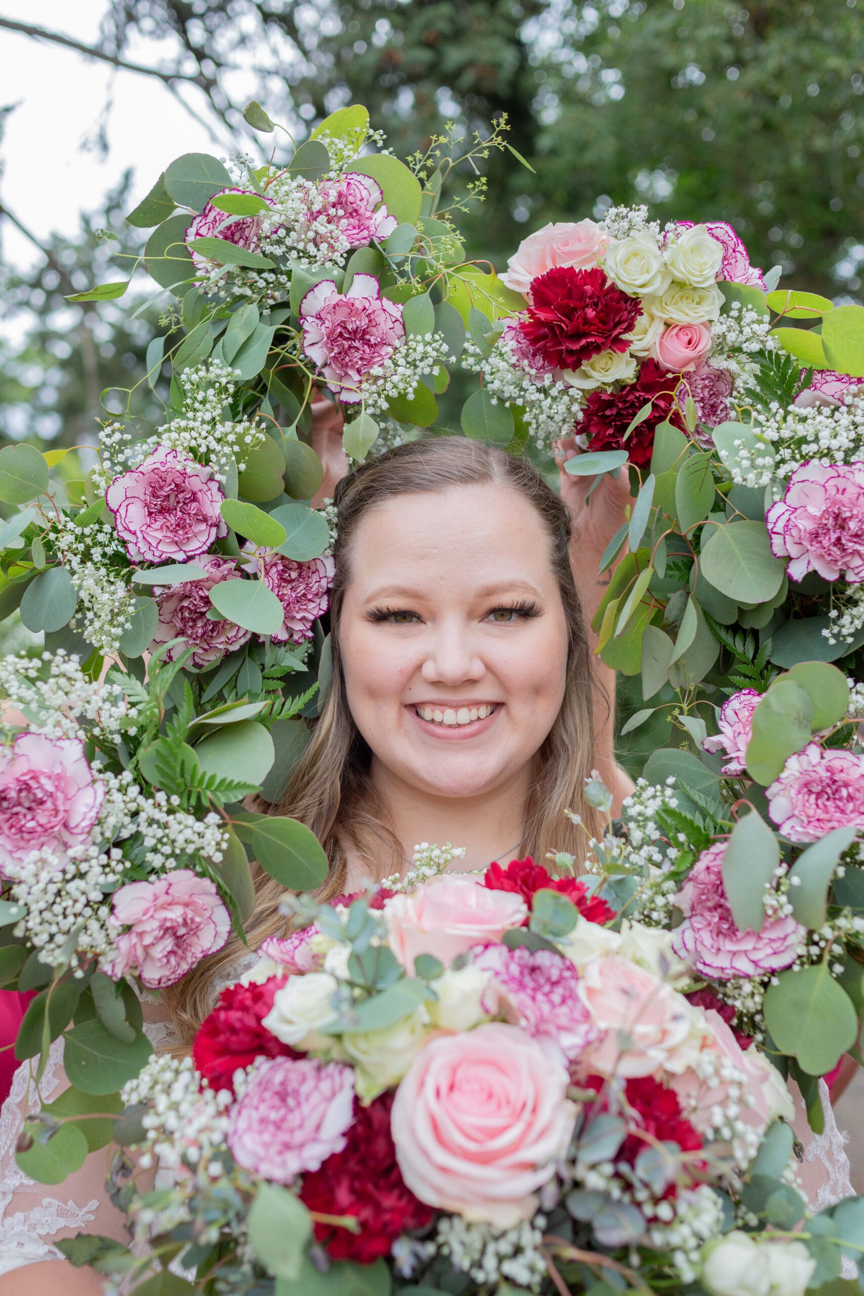 bride-circle-flowers
