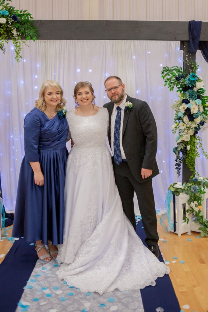 bride-with-her-parents