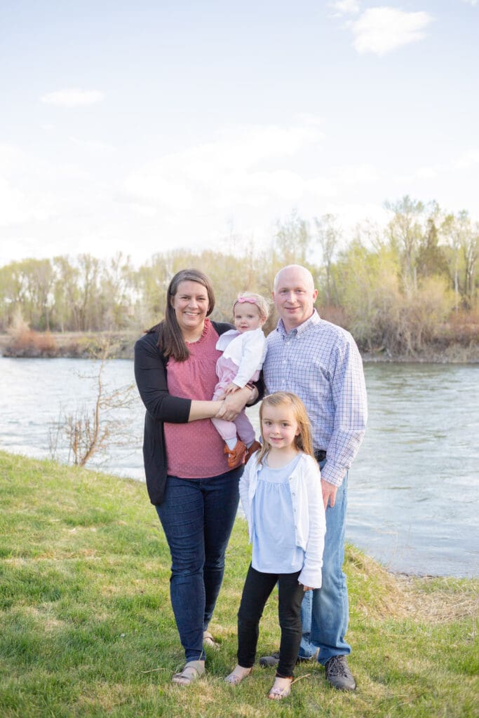 idaho-family-session-at-the-meadow