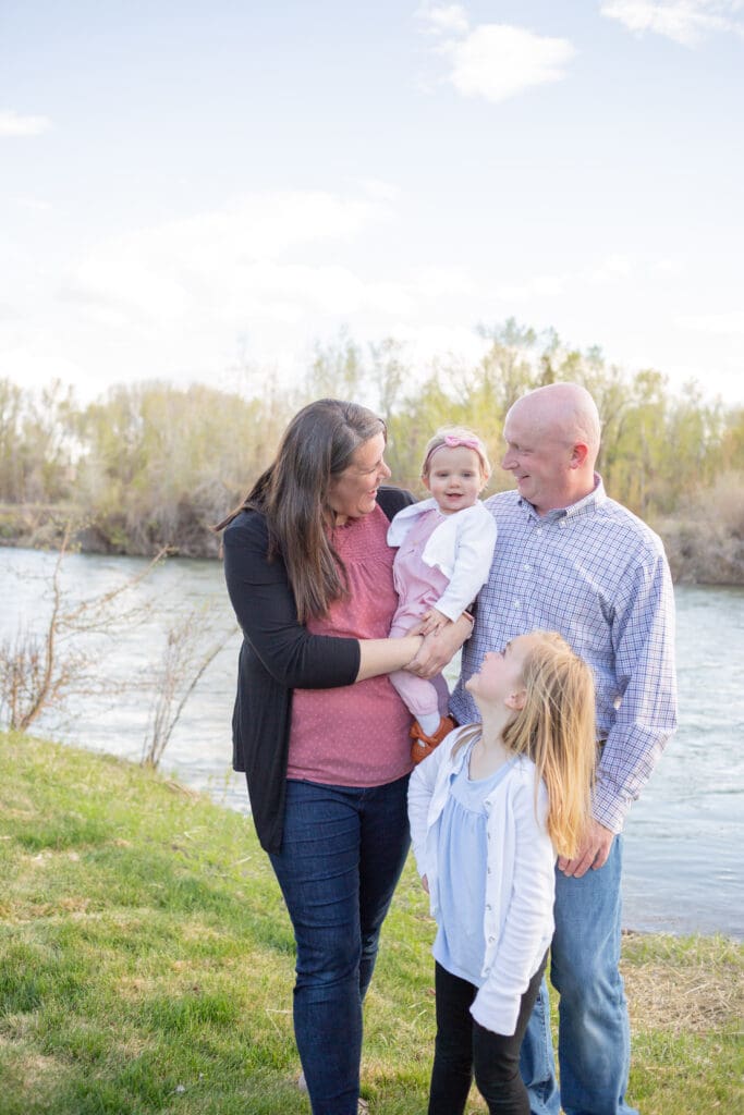 idaho-family-session-at-the-meadow