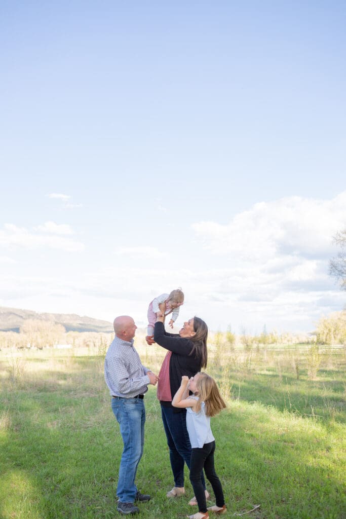 idaho-family-session-at-the-meadow