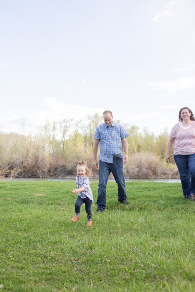 spring-meadow-mini-session
