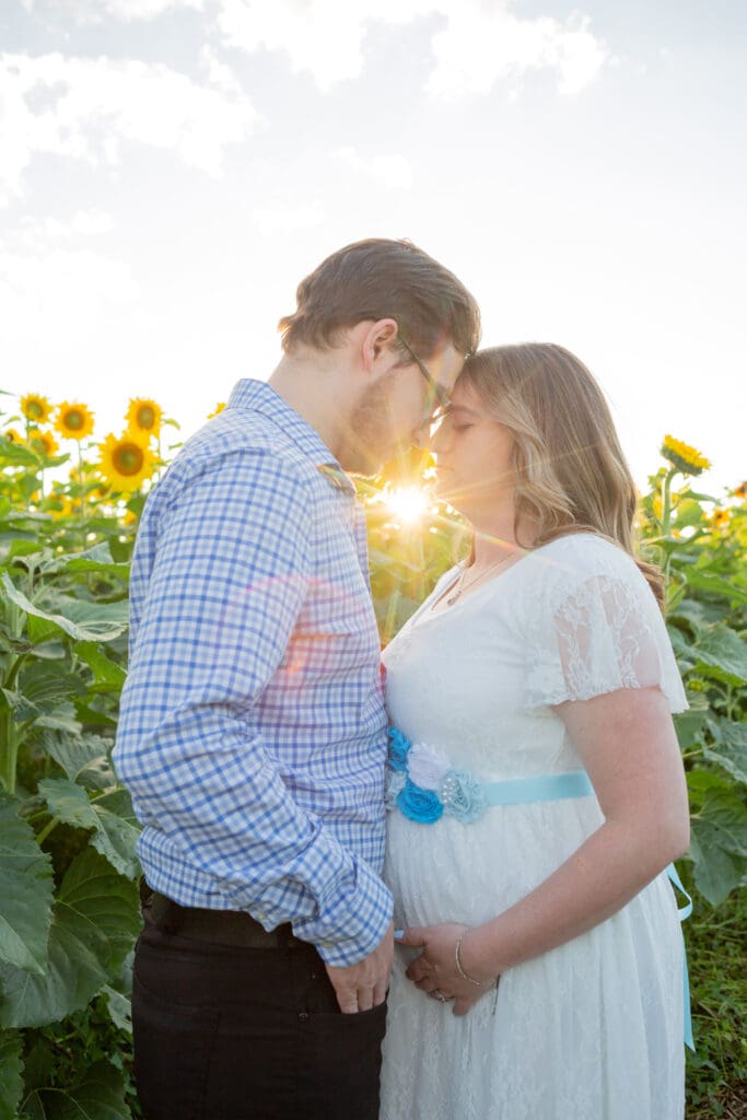idaho-sunflower-maternity-session
