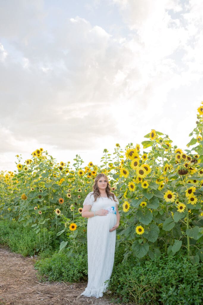 idaho-sunflower-maternity-session