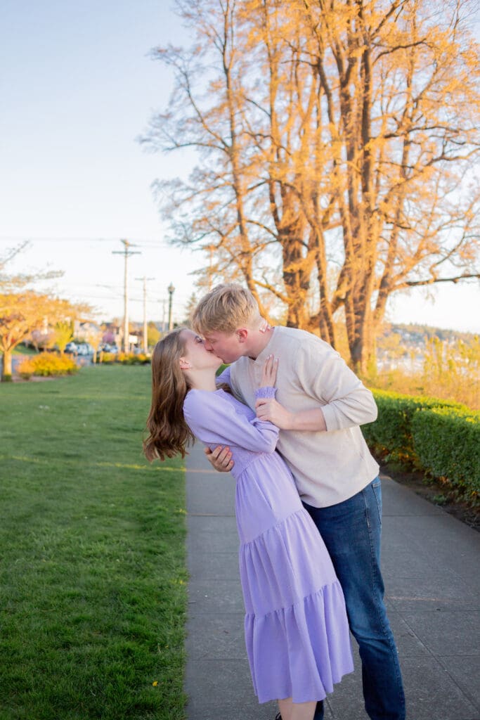 engagement-session-at-grand-avenue-park-in-everett-washington