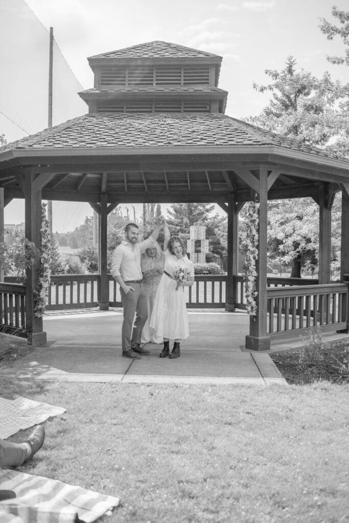 everett-picnic-wedding
