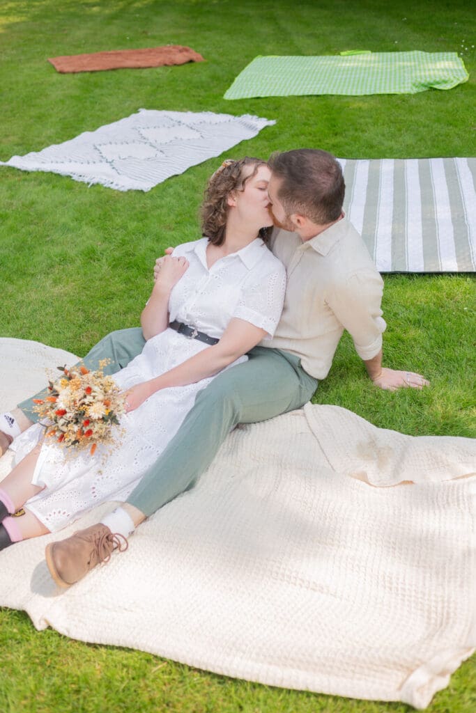 casual-picnic-wedding