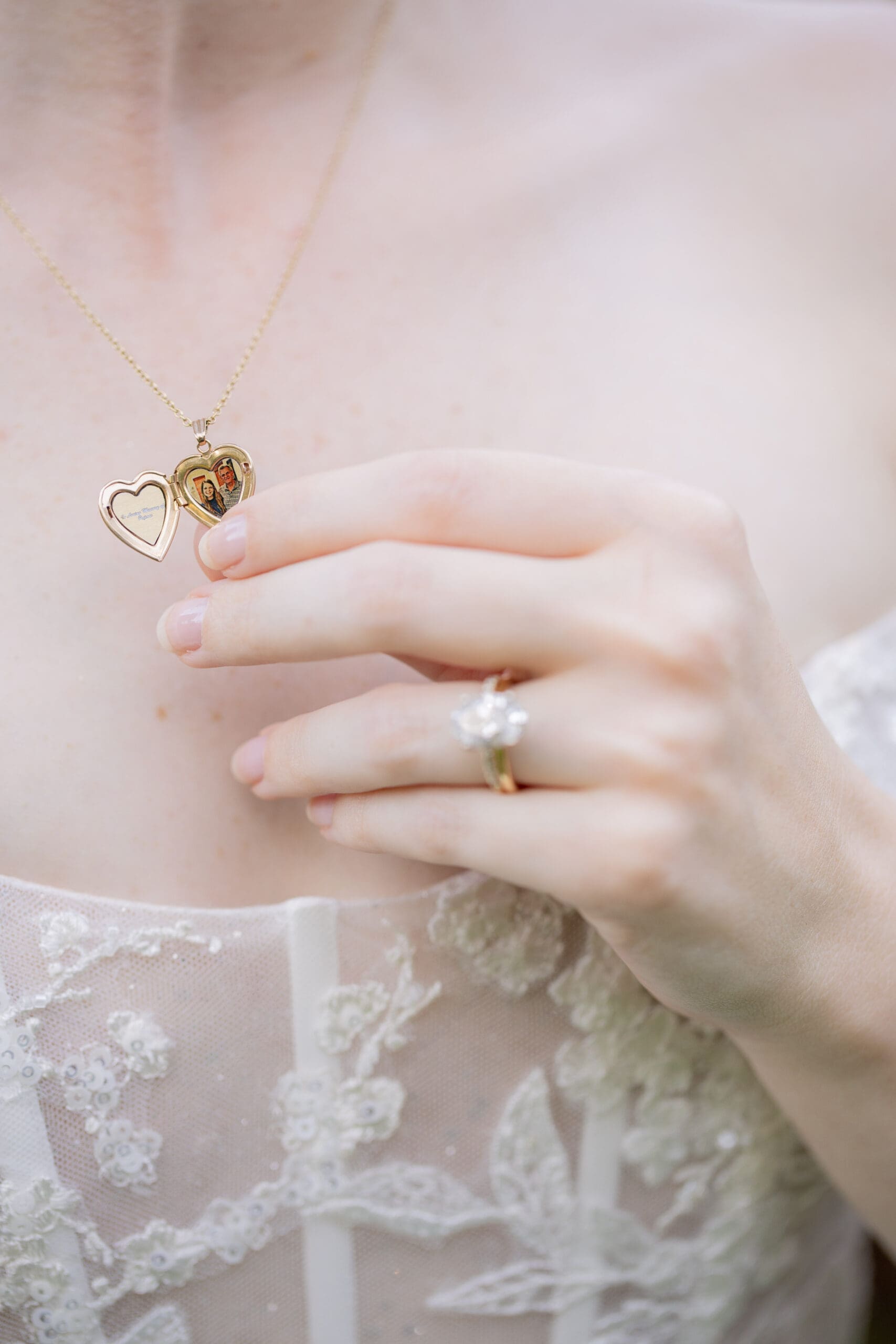 bide-holding-locket